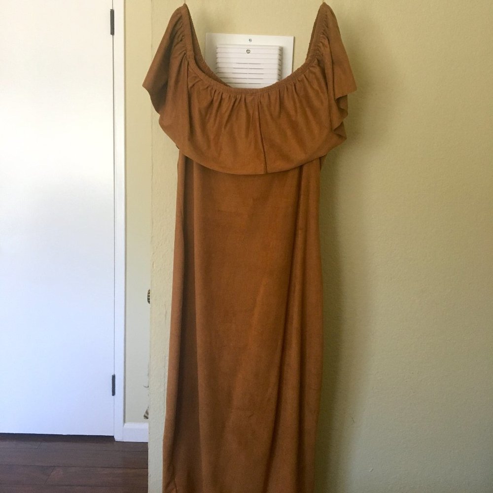 Off-the-shoulder velvet dress